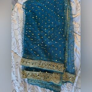 Blue dupatta